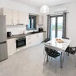 Therme Athen - Sea View Jacuzzi Santorini Вилла